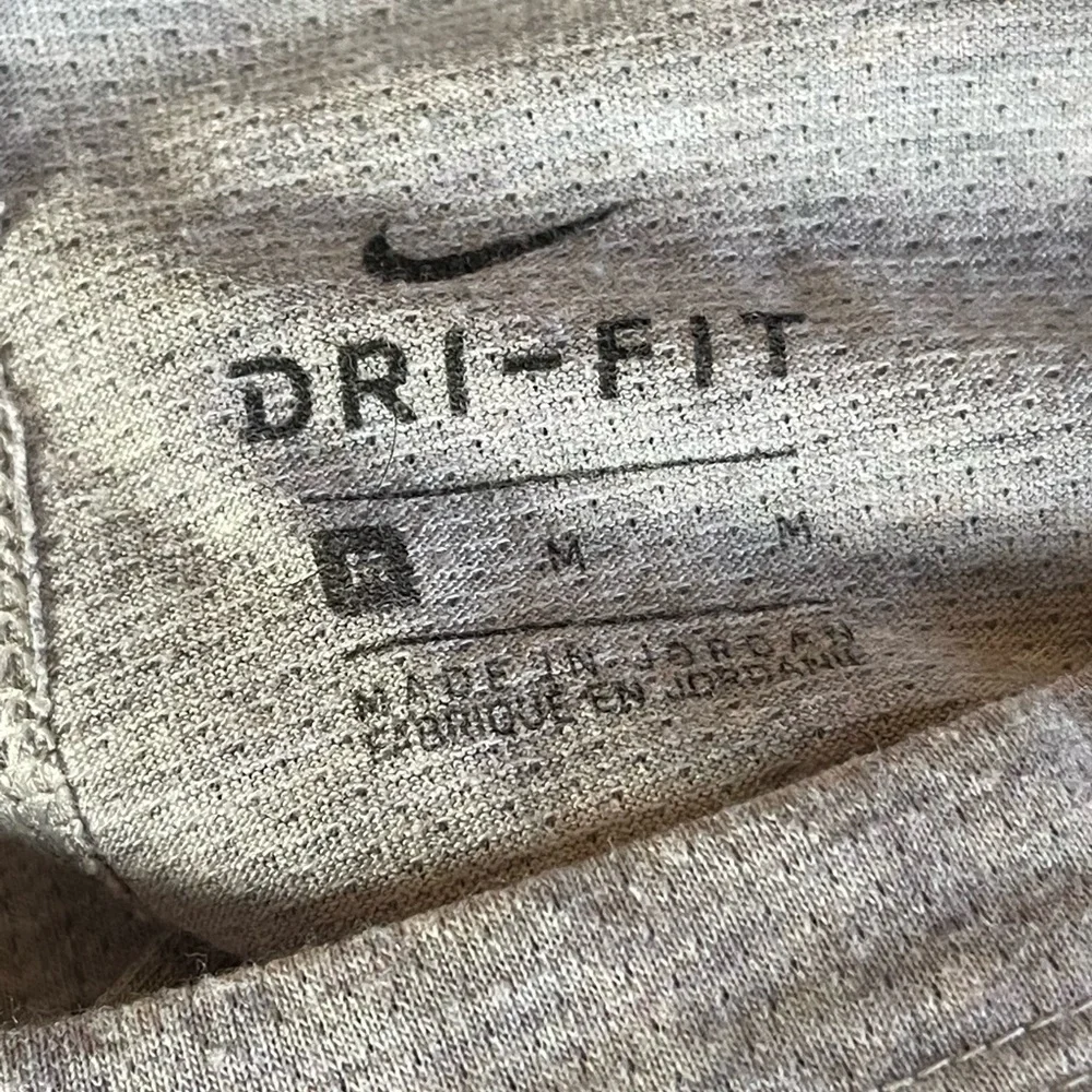 Nike - Picture 3 of 5